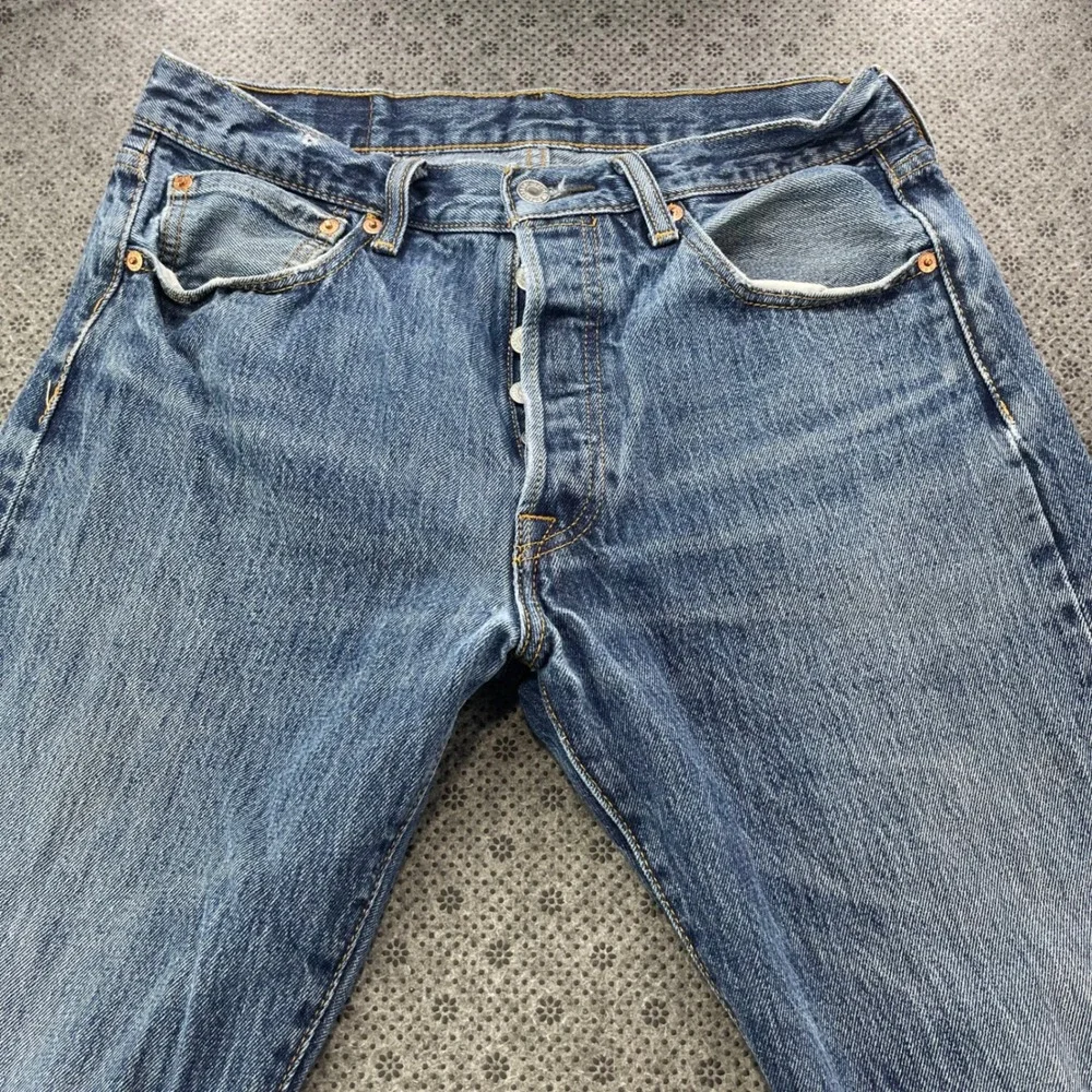 Levis 501 Original Fit Jeans Mens 32x30 Blue Denim Straight Leg Distressed